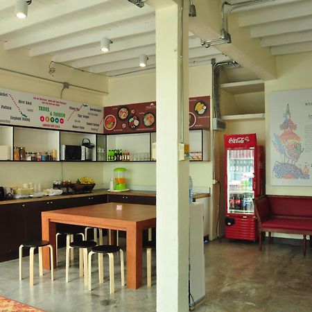 Sabye Club Hostel Bangkok Buitenkant foto