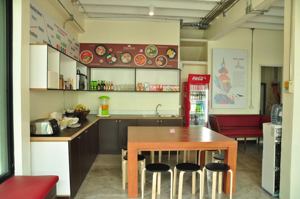Sabye Club Hostel Bangkok Buitenkant foto