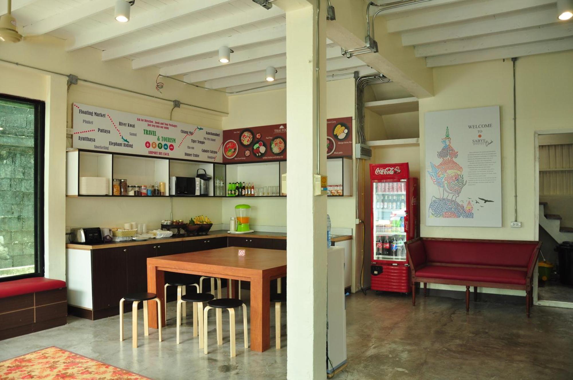 Sabye Club Hostel Bangkok Buitenkant foto