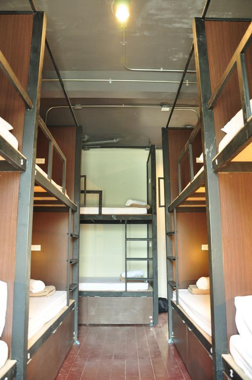 Sabye Club Hostel Bangkok Buitenkant foto