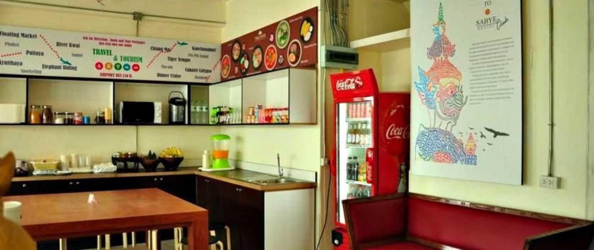 Sabye Club Hostel Bangkok Buitenkant foto