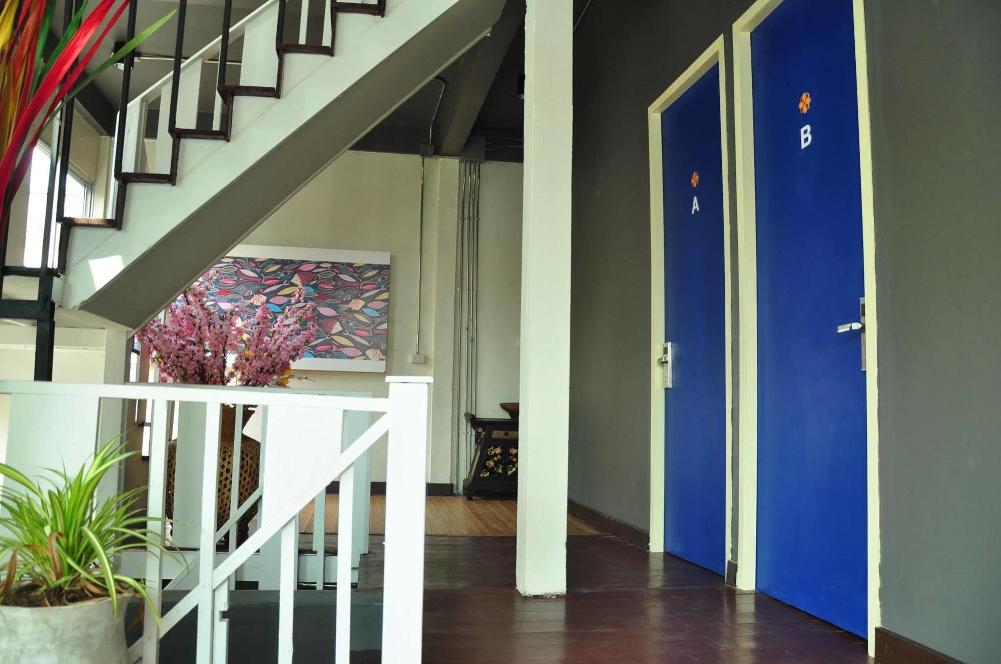 Sabye Club Hostel Bangkok Buitenkant foto